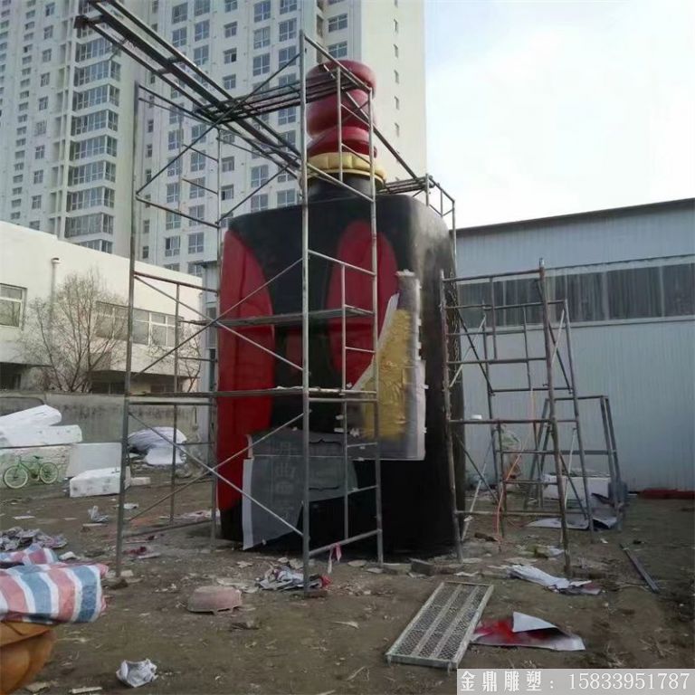 玻璃鋼大型酒瓶雕塑，酒廠仿真酒瓶雕塑定制