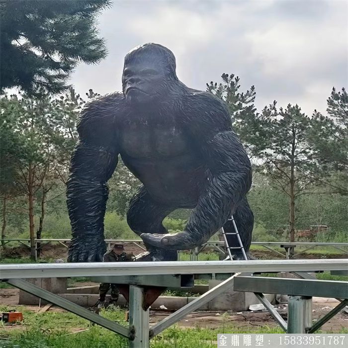 玻璃鋼大型金剛雕塑 大猩猩仿真雕塑 動(dòng)物園猩猩雕塑